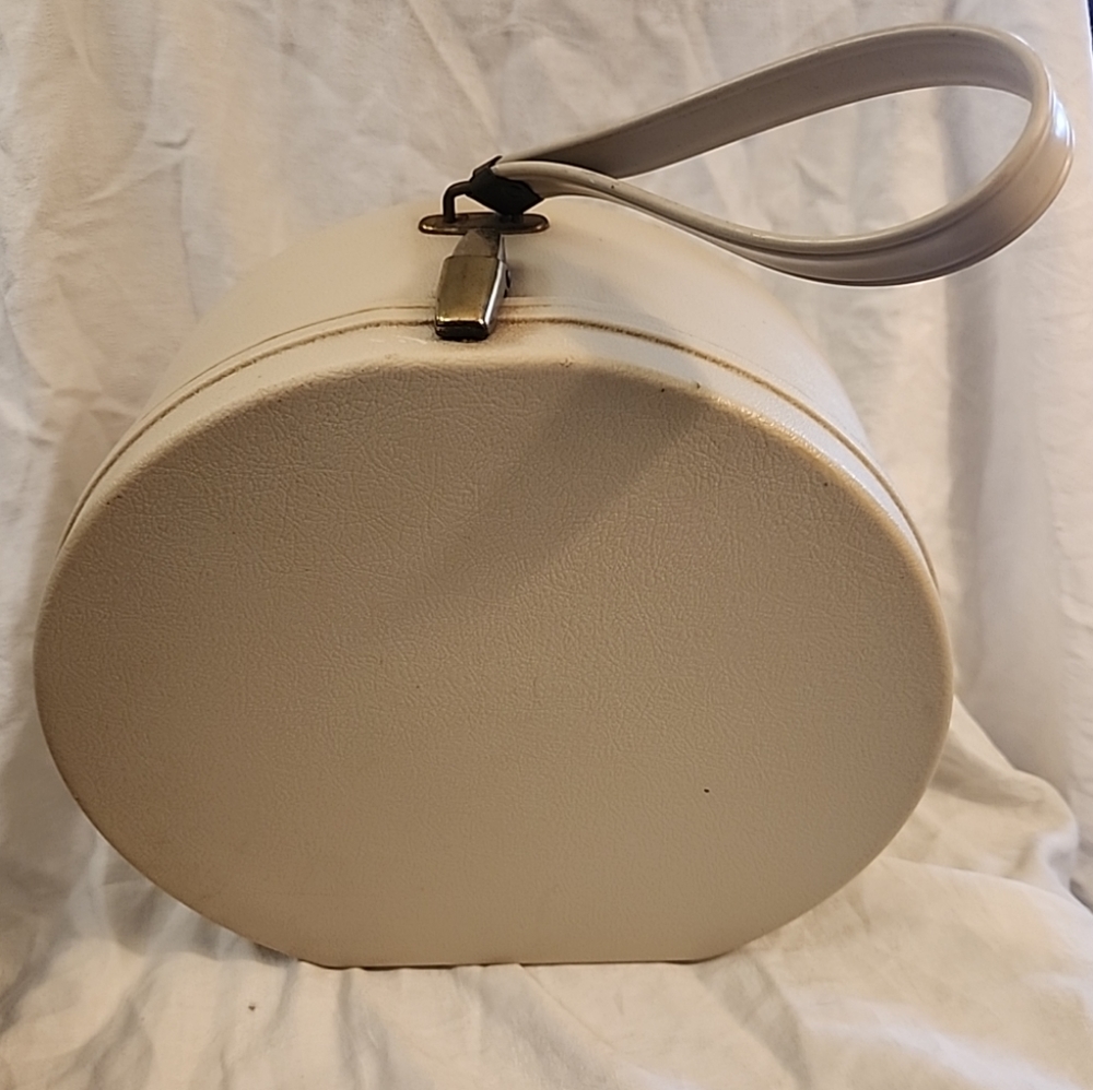 Vintage 60's Beige Hard Plastic Round Travel / Make Up Case/Jewelery Box